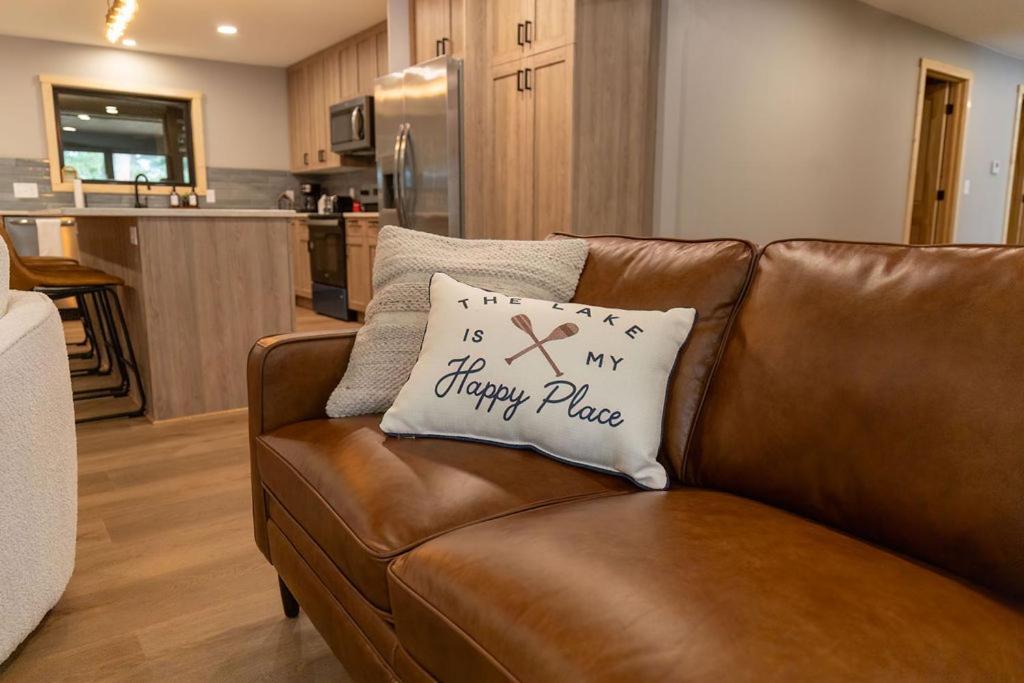 Twelve Pines Resort - South Lodge With Private Pier On Catfish Lake Eagle River Exteriör bild